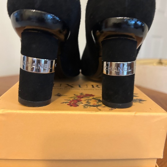 CHANEL PUMPS BLACK 36, SUEDE & PATENT LEATHER, CHANEL SILVER DETAIL IN 2in. HEEL
